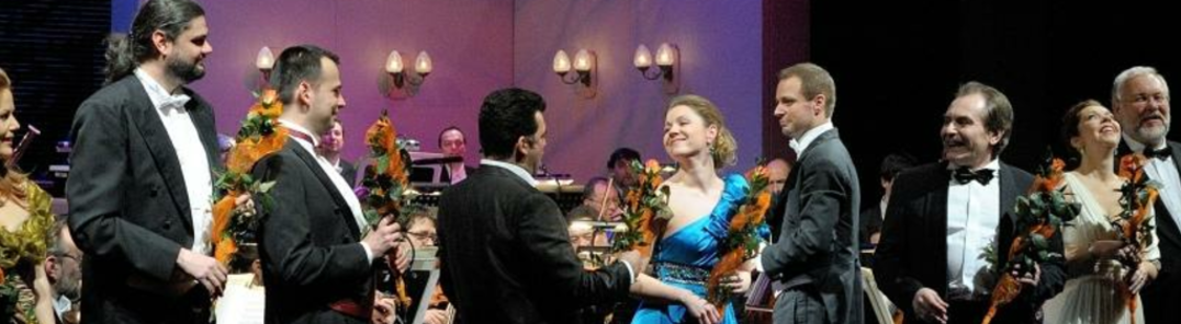 Alle Fotos von Verdi gala anzeigen