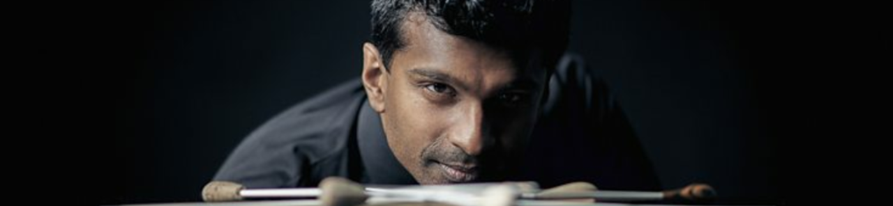 Mostra totes les fotos de Leslie Suganandarajah conducts music by Chin, Trojan and Brahms