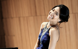Joyce Yang performs Grieg's Piano Concerto: These Worlds In Us Mazzoli (+2 More)