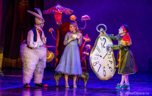 Alice in Wonderland Baskin