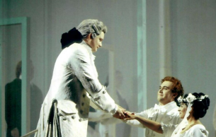 Il Conte Almaviva (Anders Larsson) in Le nozze di Figaro at Glyndebourne 2001