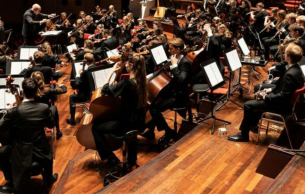 Netherlands student orchestra plays: Bruckner, Elgar and Richter: Motion Blur Streaks Richter (+2 More)