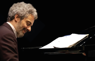 Il Premio Oscar Nicola Piovani in concerto a Taranto: prenota ora: Recital Various