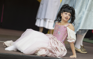 Sophia Desirée Bauer, Soprano - Biography, Performances, Videos ...