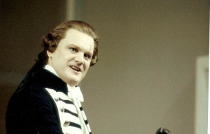 Il Conte (Anders Larsson) in Le nozze di Figaro (Mozart), Glyndebourne 2001.