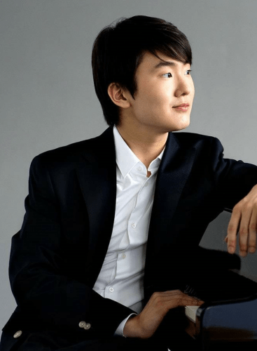 Seong-Jin Cho plays Beethoven’s Piano Concerto No. 4 Noseda conducts Shostakovich’s Fifth Symphony & Carlos Simon: Concerto for Orchestra Simon, Carlos (+2 More)
