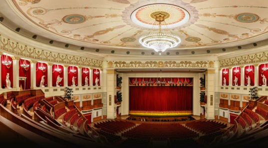 Alle Fotos von Novosibirsk State Academic Opera and Ballet Theater (NOVAT) anzeigen