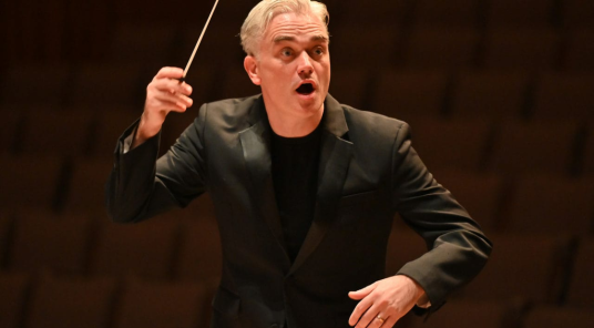 Show all photos of Edward Gardner Conducts Rachmaninoff