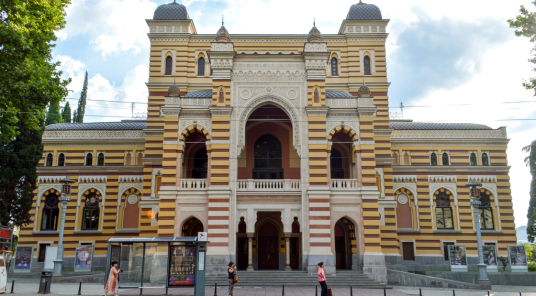 Pokaži vse fotografije osebe Tbilisi Opera and Ballet State Theatre