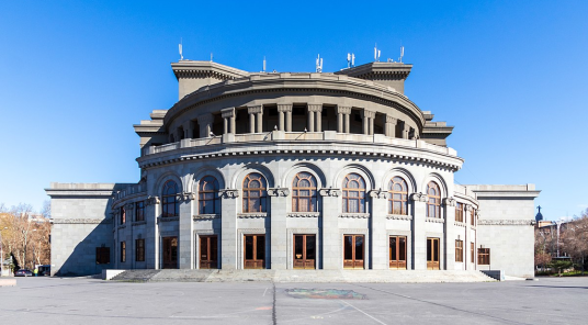 Uri r-ritratti kollha ta' Armenian National Academic Theatre of Opera and Ballet
