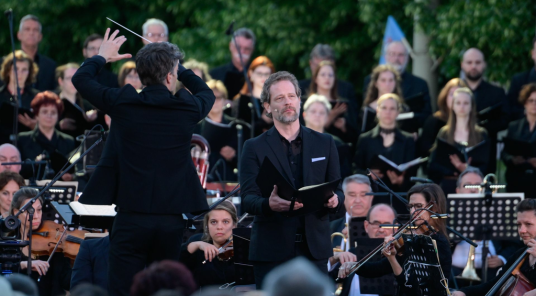 Uri r-ritratti kollha ta' Szeged Symphony Orchestra