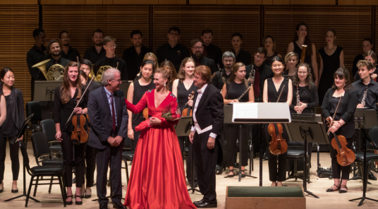 Alle Fotos von Chamber Vocal & Instrumental Music at Carnegie Hall anzeigen