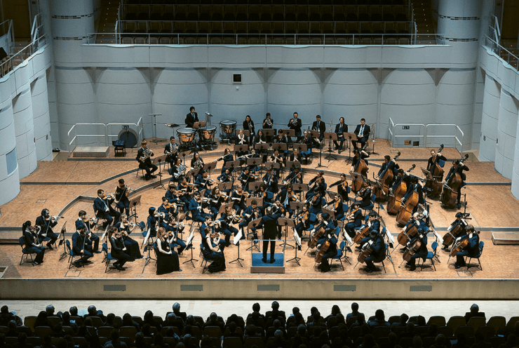 Von Hollywood nach St. Petersburg mit dem OZM|Symphony: Violin Concerto in D Major, op. 35 Korngold (+1 More)