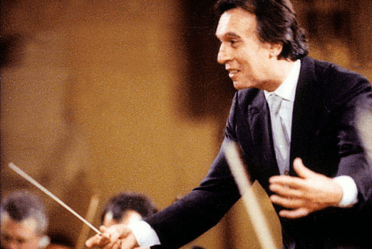 Claudio Abbado conducts Mozart at the 1991 Europakonzert from Prague: Concert Various
