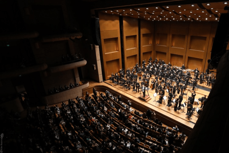 La Filarmónica de Bogotá y la violinista Ava Bahari en un concierto sublime: Violin Concerto, ("To the memory of an angel") Berg (+1 More)