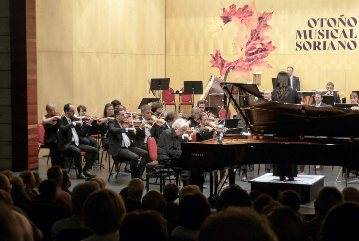 the Osrm Triumphs Together with Joaquín Achúcarro in The 'otoño Musical Soriano': Piano Concerto No. 2 in F Minor, op. 21 Chopin (+1 More)