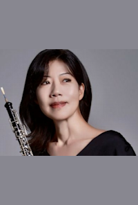 Yeon-Hee Kwak plays Strauss Oboe Concerto, Royal Tribute